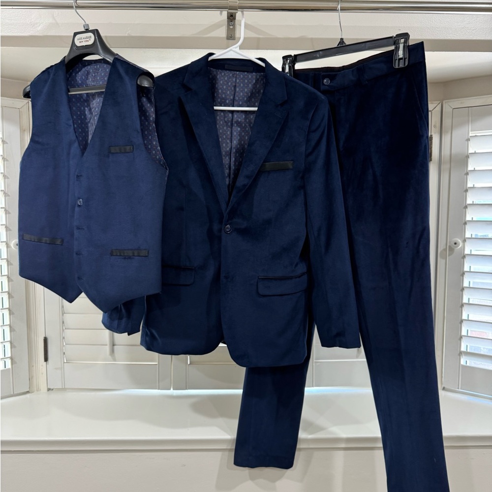 Isaac Mizrahi Boys' Slim Fit 3 Piece Velvet Suit
